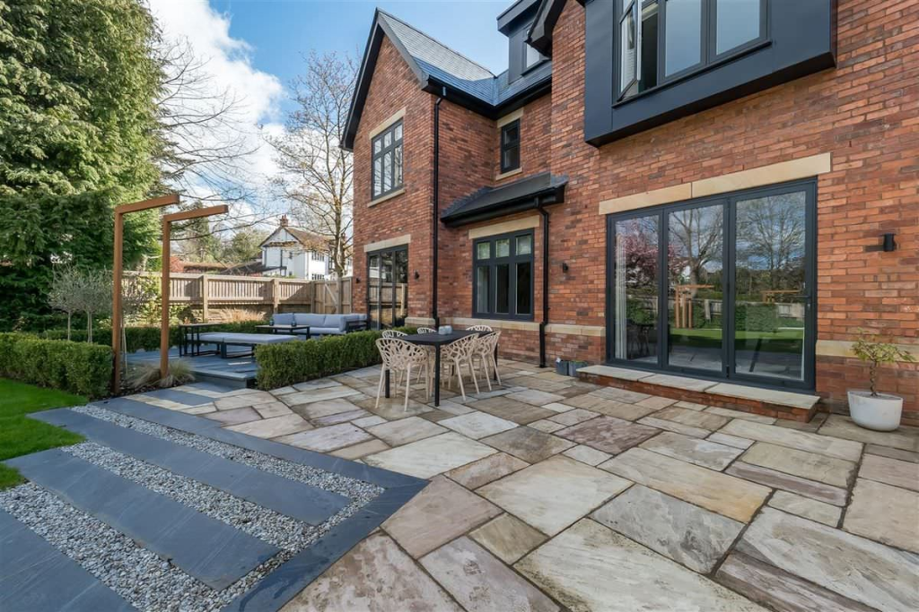 Searching for ‘Building Contractors Near Me?’ When is the Best Time of Year to Hire a Local Builder?